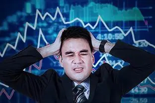 重庆3岁男童乘车坐前排险丢命 儿童