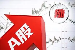 重庆3岁男童乘车坐前排险丢命 儿童